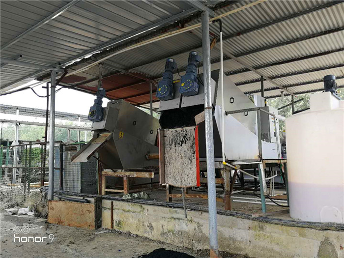 疊螺式污泥脫水機現(xiàn)場調試出泥效果