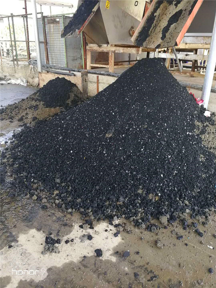 疊螺式污泥脫水機現(xiàn)場調試出泥效果