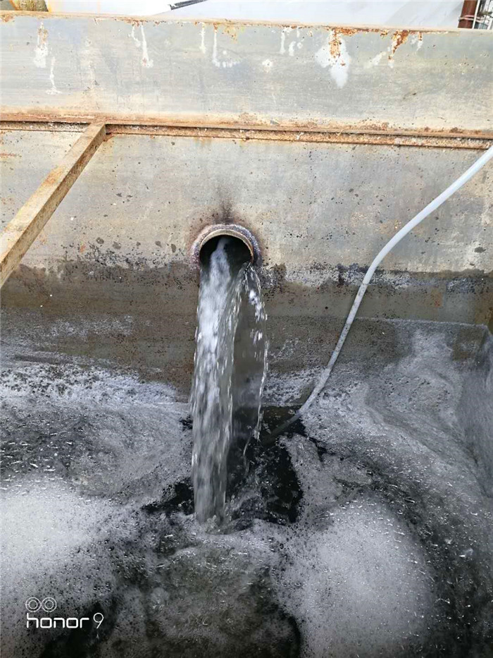 疊螺式污泥脫水機現(xiàn)場調試出泥效果